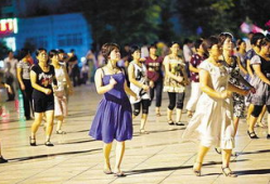 娱乐吃瓜酱广场舞,娱乐吃瓜酱带你领略全民运动风采