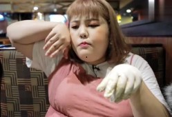 网红吃瓜小姐姐是谁呀,她是如何成为网络红人的？